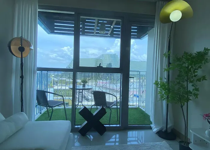 Modern 1br Highrise Cityscape Near Airport Okada Solaire Moa